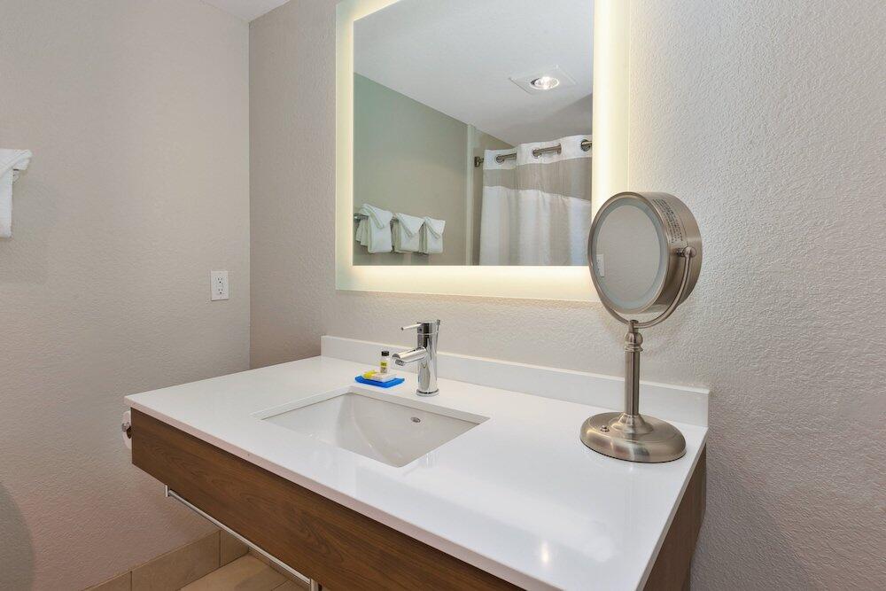 Bathroom – Holiday Inn Express Hotel &amp;amp; Suites Petoskey, an IHG Hotel