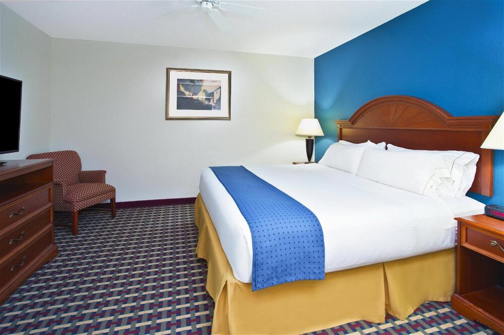 Photo – Holiday Inn Express Hotel &amp;amp; Suites Petoskey, an IHG Hotel