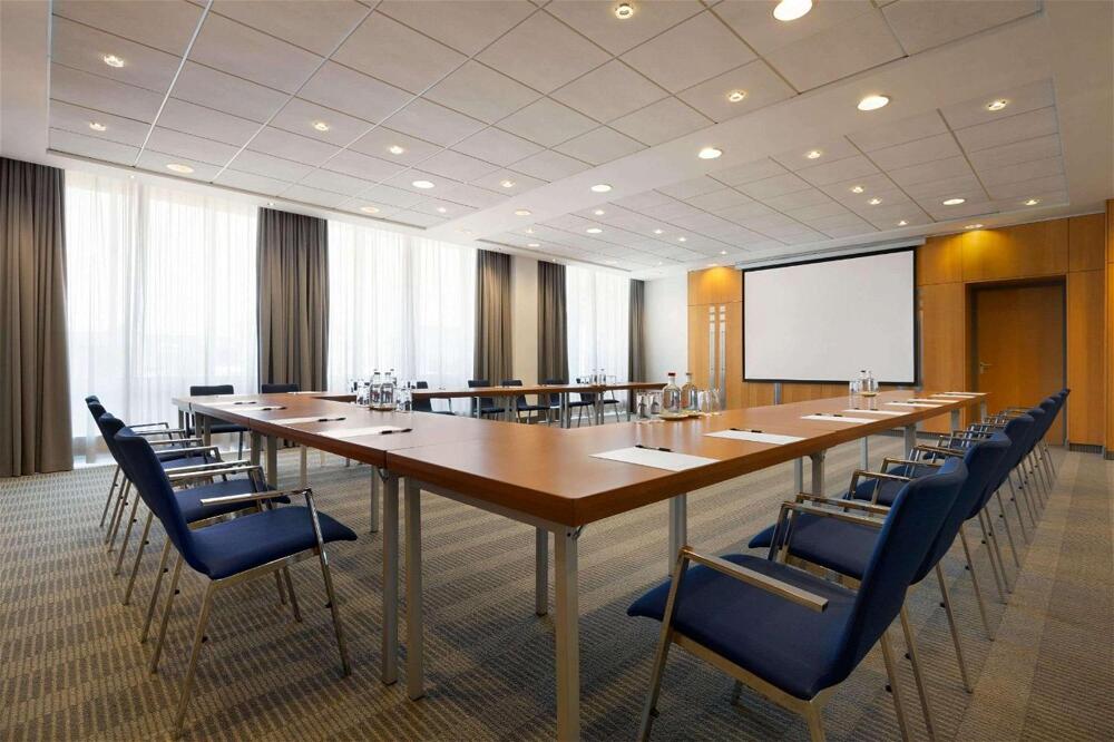 Foto de los servicios de Hotel Ramada by Wyndham Amsterdam Airport Schiphol