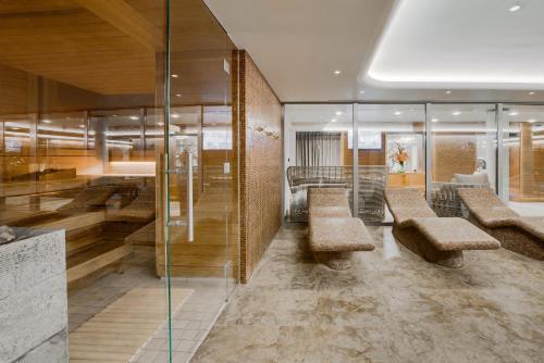 Foto de los servicios de Grand Poet Hotel by Semarah
