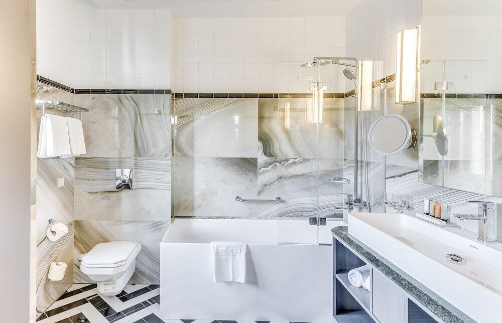 Foto del baño de Grand Poet Hotel by Semarah