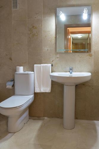 Foto del baño de Apartamentos Gemelos 20 - Beninter All Inclusive