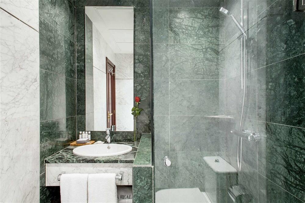 Foto del baño de Hotel Villa Real, a member of Preferred Hotels &amp;amp; Resorts