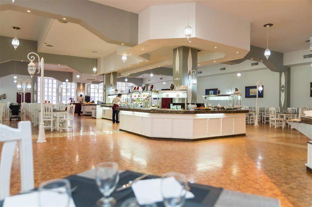 Foto de restauración de Hotel AluaSun Marbella Park