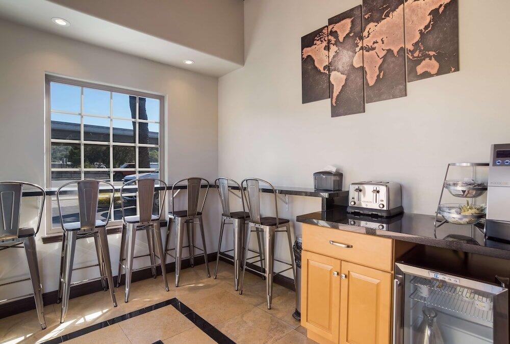 Foto de las zonas nobles de SureStay Hotel by Best Western San Rafael