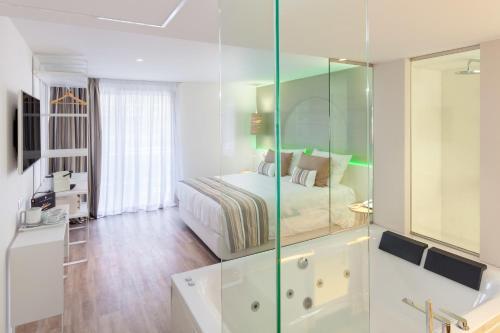 Foto de una habitación de Hotel Tigotan Lovers &amp;amp; Friends Playa de las Americas - Adults Only (+18)