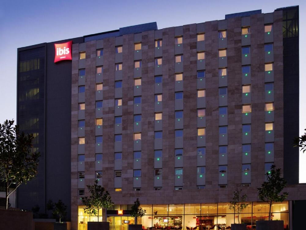 Foto del exterior de ibis Santiago Las Condes Manquehue Hotel