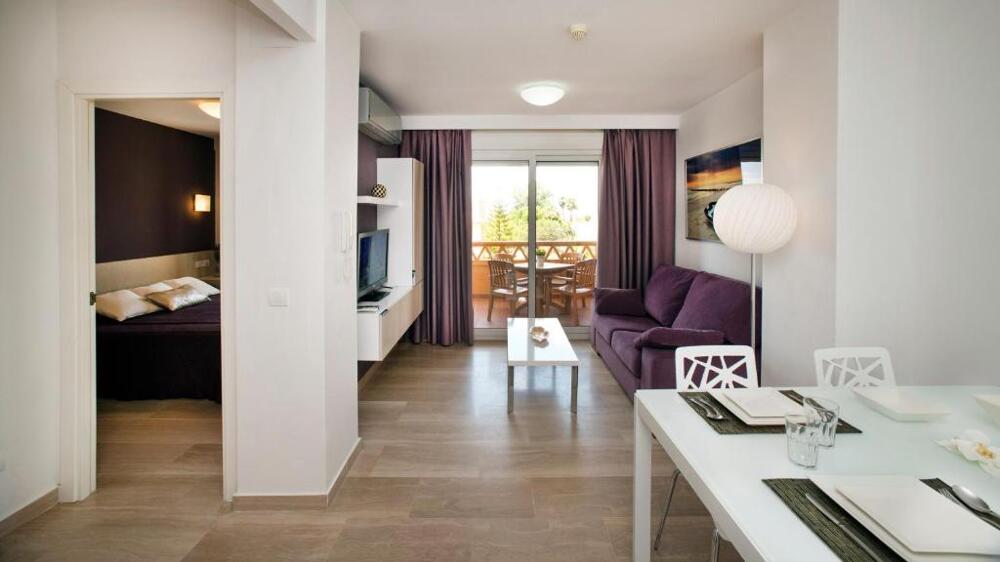 Foto de restauración de Apartamentos Leo Canela