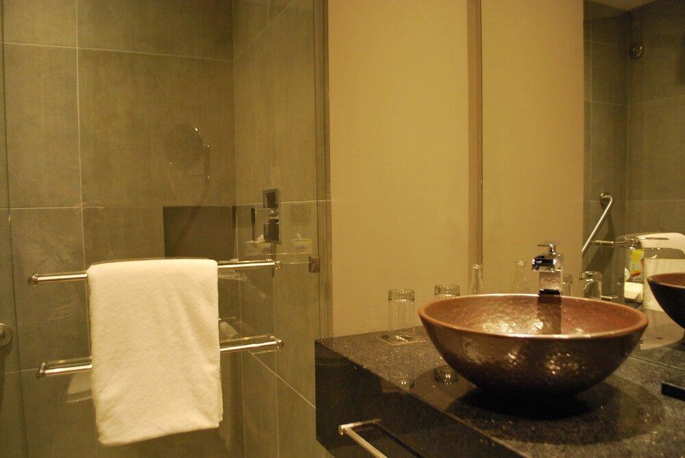 Foto del baño de Hotel Movich Buro 51