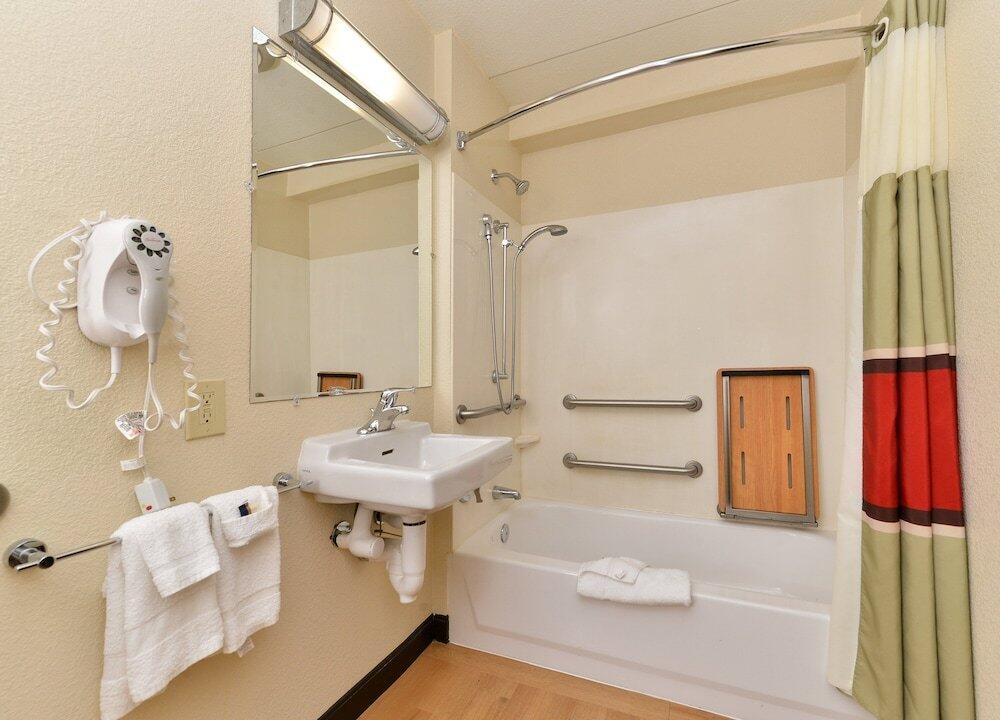 Foto del baño de Hotel Red Roof Inn PLUS+ Secaucus - Meadowlands