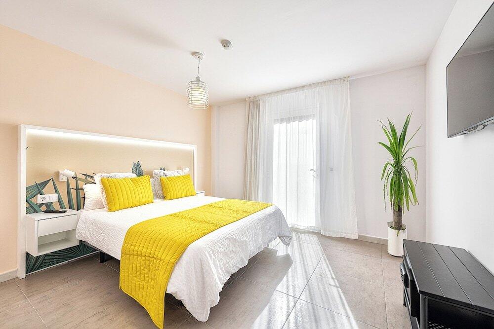 Foto de una habitación de Apartamentos Sol Mogan Suites
