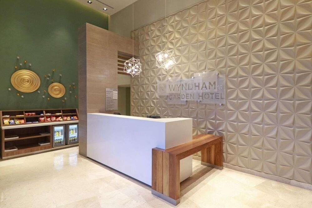 Foto de restauración de Hotel Wyndham Garden Monterrey Valle Real