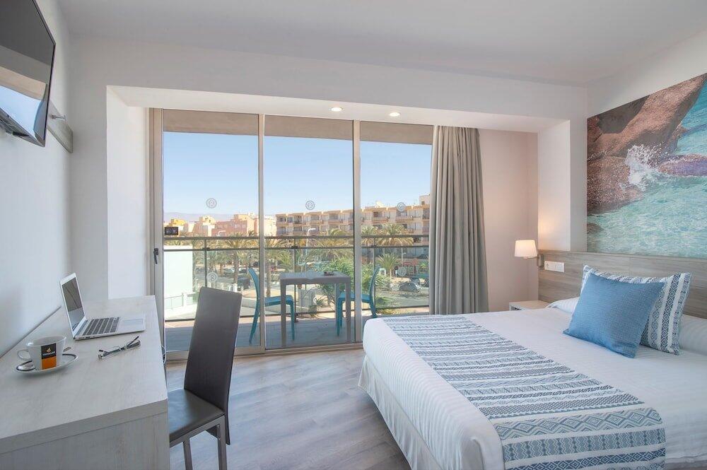 Foto de una habitación de Hotel Roquetas El Palmeral by Pierre &amp;amp; Vacances