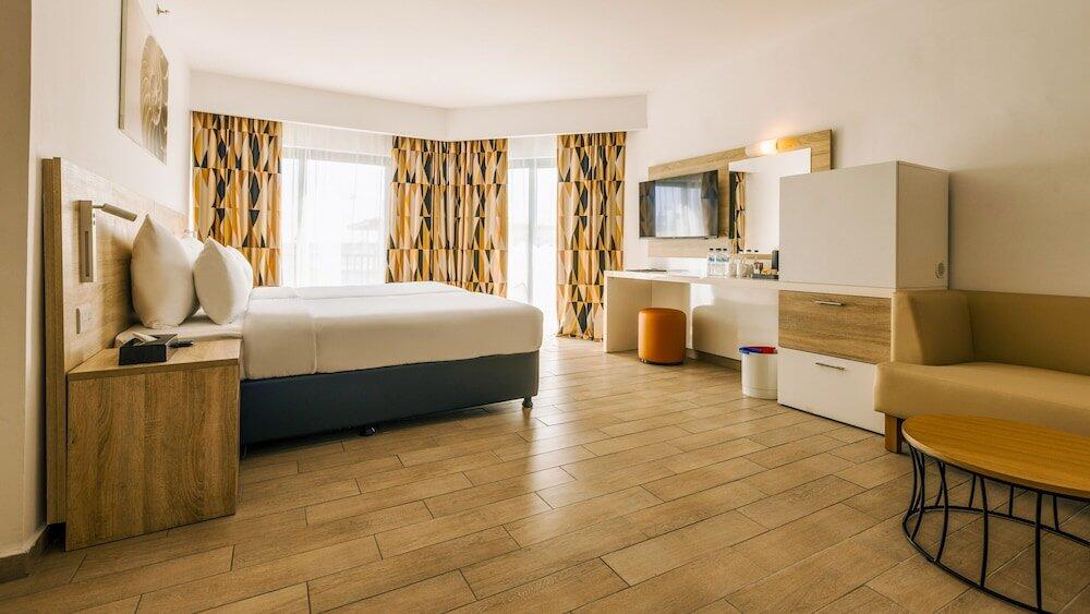 Foto de una habitación de AX ODYCY Hotel