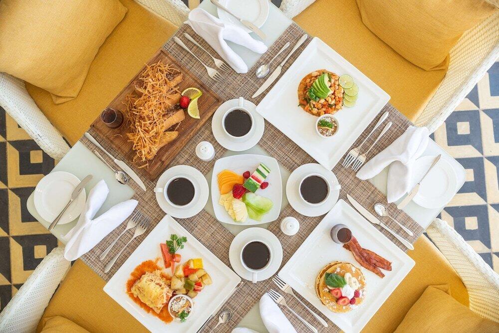 Foto de restauración de Hotel DoubleTree by Hilton Mazatlan, SIN