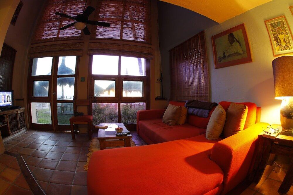 Foto de una habitación de Villas El Rancho Green Resort