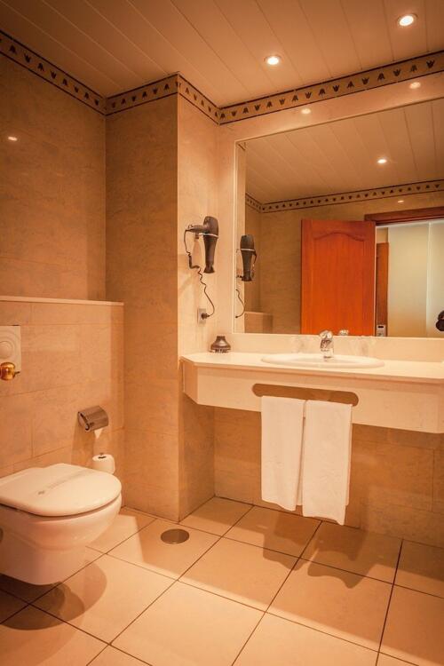 Foto del baño de IFA Altamarena by Lopesan Hotels