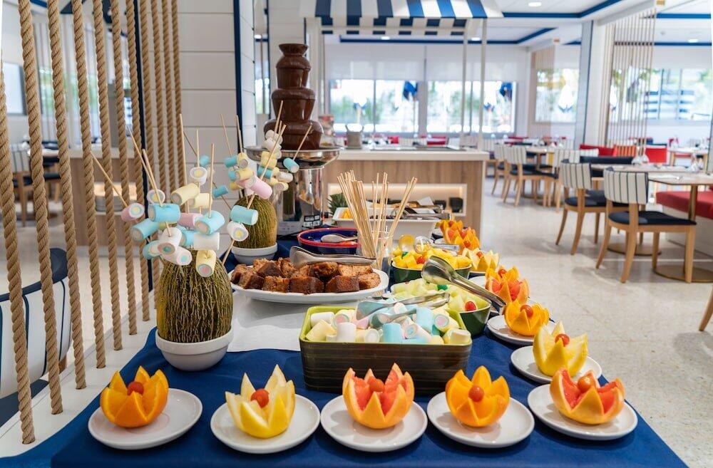 Foto de restauración de Medplaya Hotel Riudor - Adults Recommended