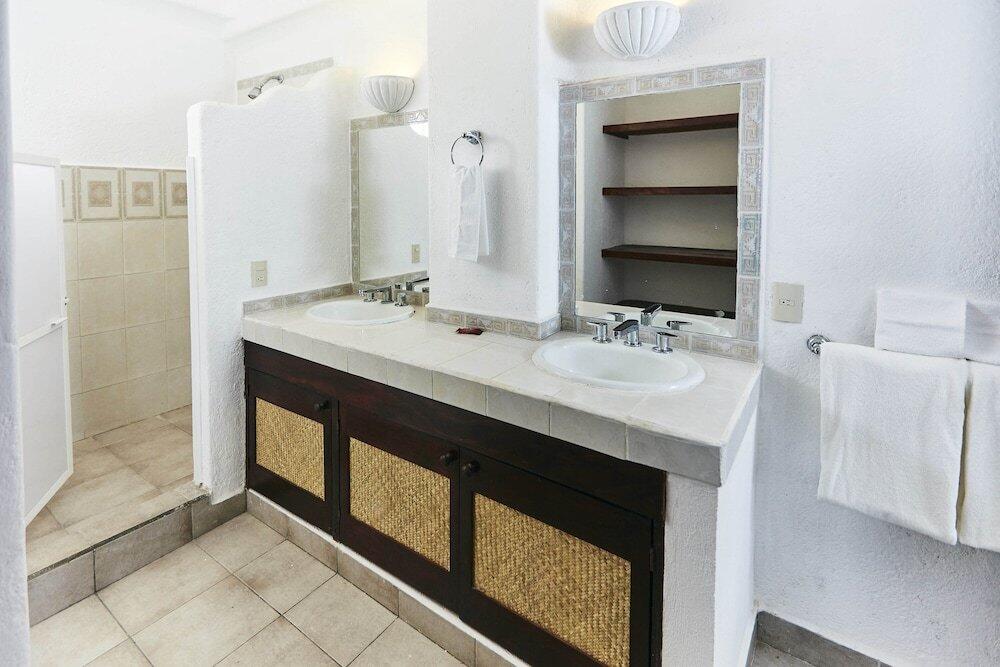 Foto del baño de Hotel Suites Ixtapa Plaza