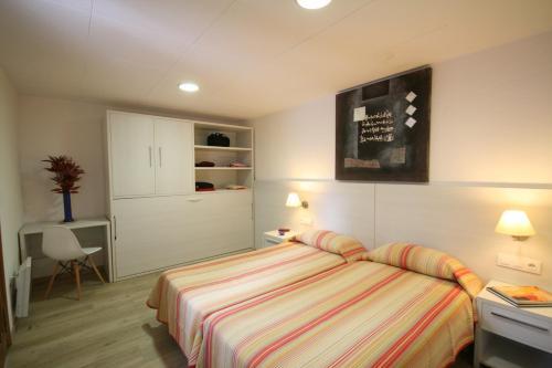 Foto de una habitación de Complejo Ciudad De Vacaciones Cala Montjoi
