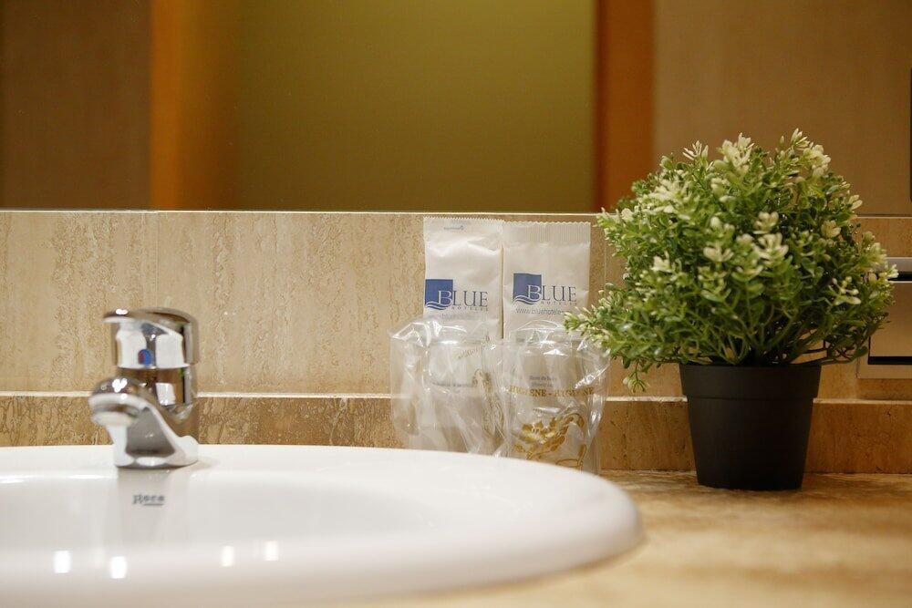 Foto del baño de Hotel Marqués, Blue Hoteles