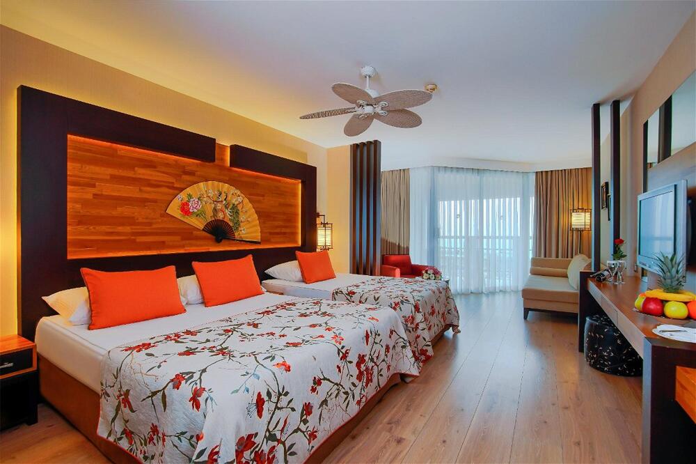 Foto de una habitación de Limak Lara Deluxe Hotel &amp;amp; Resort Antalya