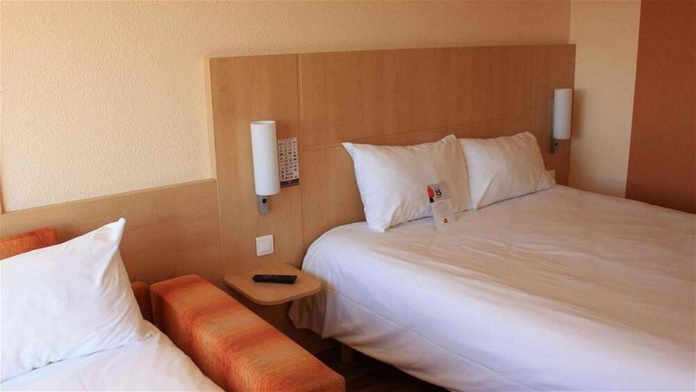 Foto de una habitación de Hotel ibis Marseille Centre Gare Saint Charles
