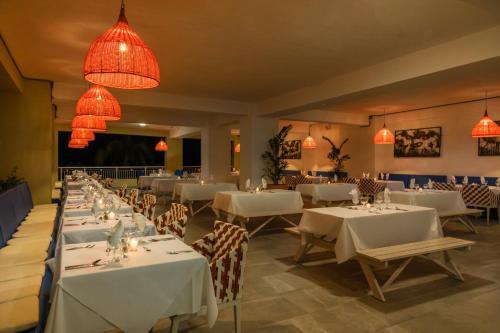 Foto de restauración de Hotel Decameron La Marina