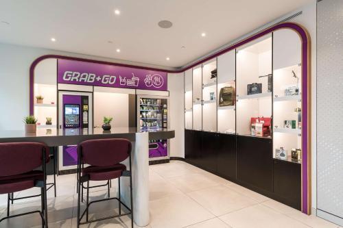 Foto de los servicios de Hotel YOTEL Porto