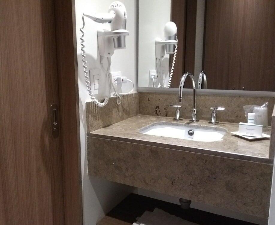 Foto del baño de Hotel Hampton By Hilton Yopal