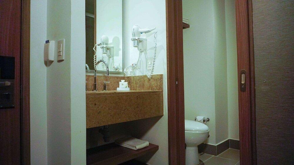 Foto del baño de Hotel Hampton By Hilton Yopal