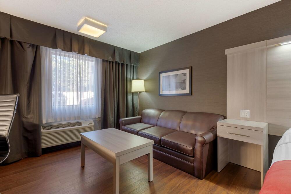 Foto de una habitación de Best Western Plus Village Park Inn