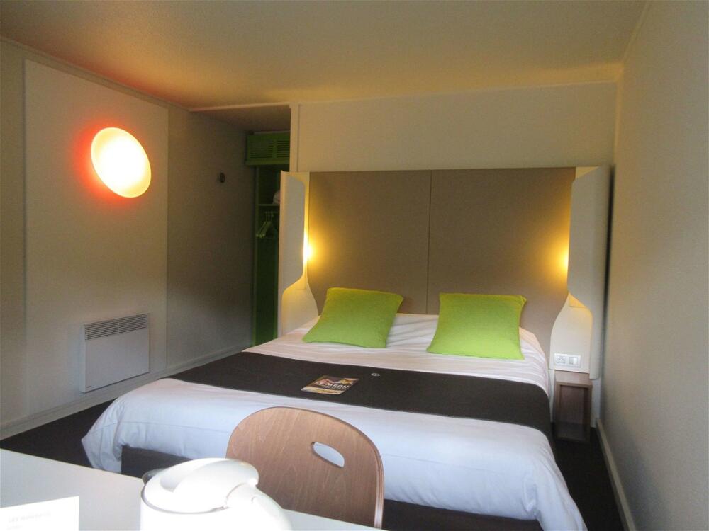 Foto de una habitación de Hotel Campanile Bayeux
