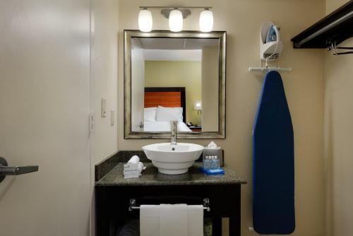 Foto del baño de Holiday Inn Express &amp;amp; Suites - Atlanta Downtown, an IHG Hotel