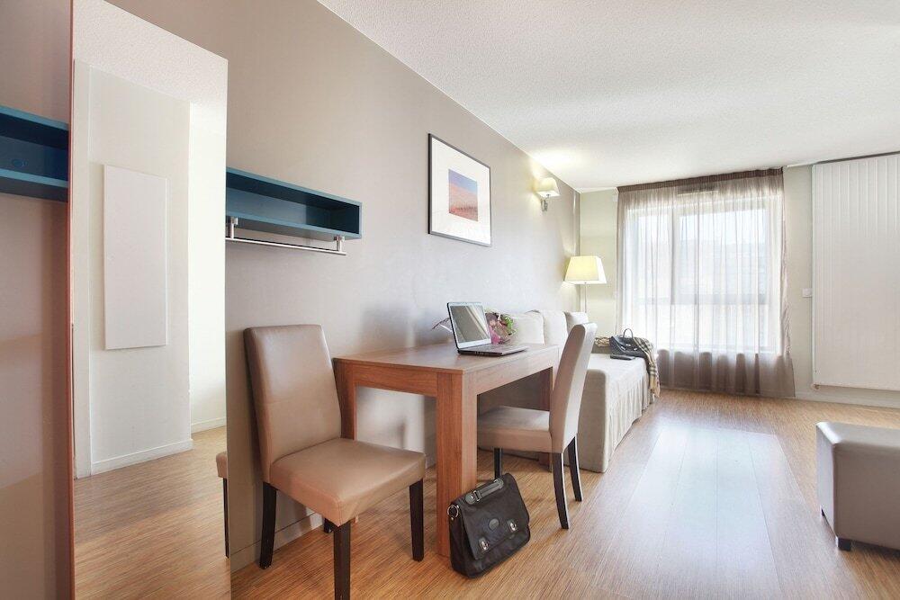 Foto de una habitación de Aparthotel Odalys City Lyon Confluence