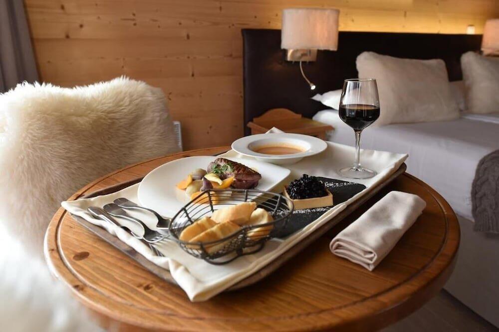 Foto de una habitación de Chalet-Hôtel La Chemenaz, The Originals Relais (Hotel-Chalet de Tradition)