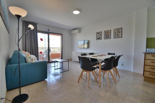 Foto de restauración de Apartamentos familiares Sa Gavina Gaudí