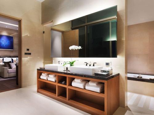 Foto del baño de Hotel Fairmont Jakarta