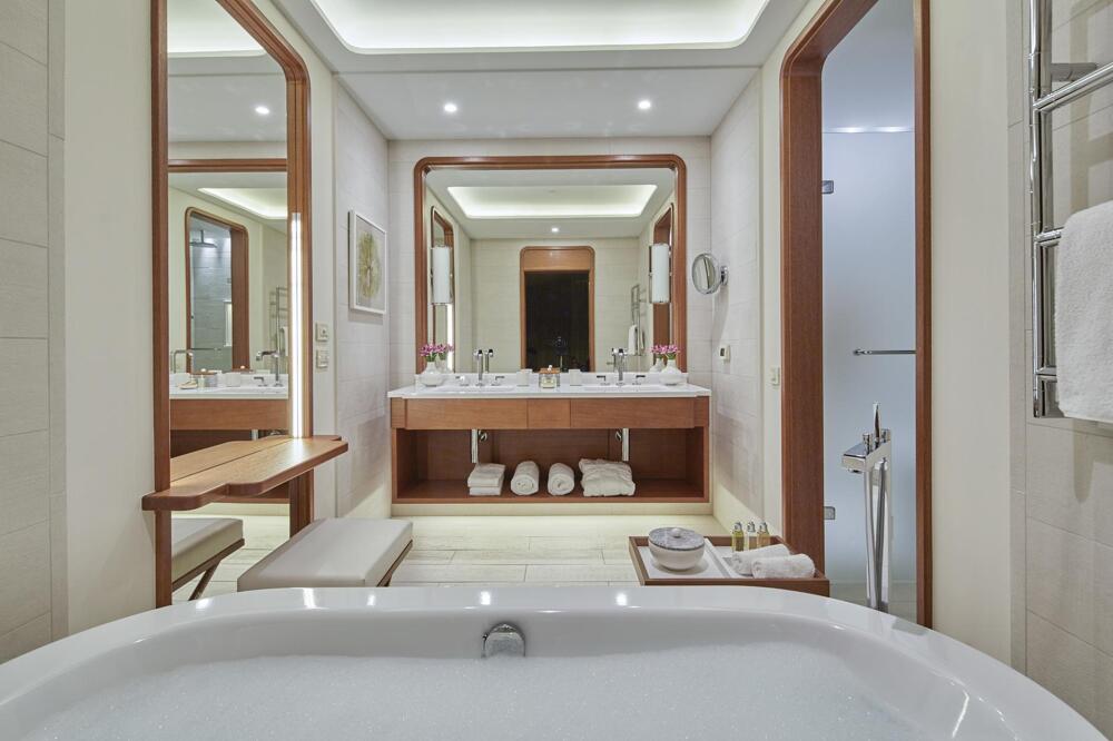 Foto del baño de Hotel Regent Porto Montenegro
