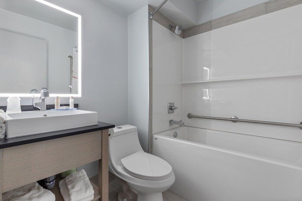 Foto del baño de Emerald Hotel &amp;amp; Suites