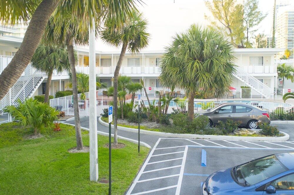 Foto del exterior de Collins Hotel