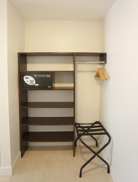 Foto de una habitación de Collins Hotel