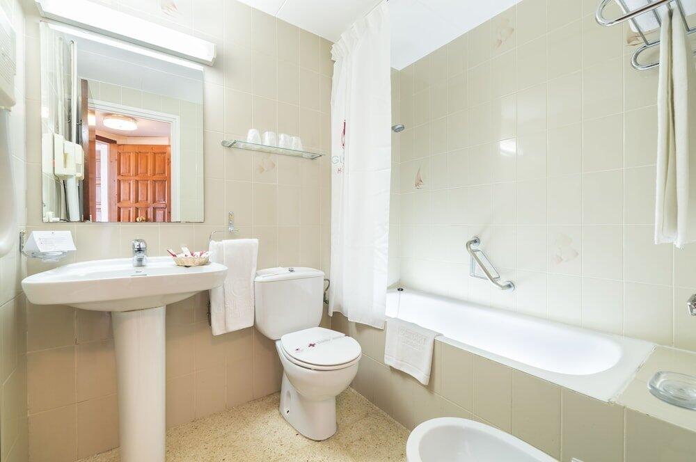 Foto del baño de Apartamentos Guitart
