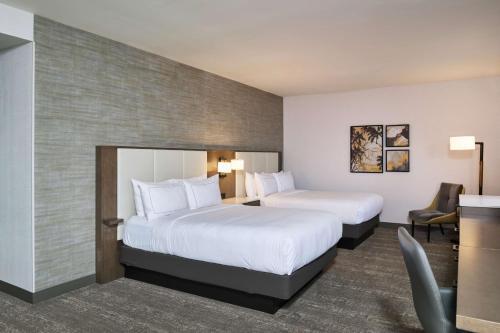 Foto de una habitación de Holiday Inn Buena Park, an IHG Hotel