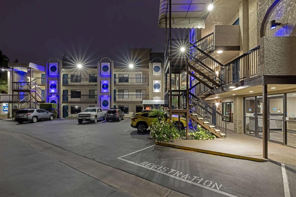 Foto de las zonas nobles de Best Western Courtesy Inn - Anaheim Park Hotel