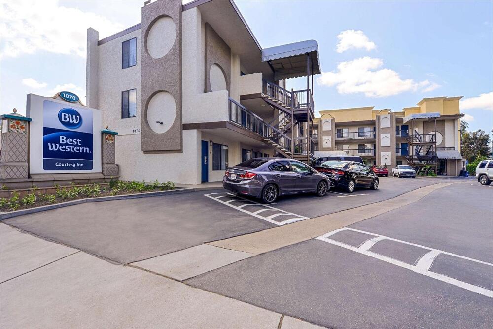 Foto del exterior de Best Western Courtesy Inn - Anaheim Park Hotel