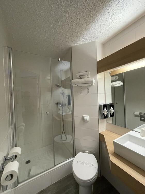 Foto del baño de Kyriad Le Mans Est