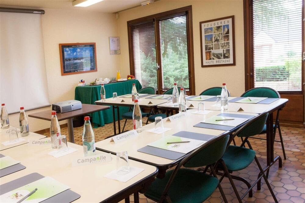 Foto de los servicios de Hotel Campanile Fougères