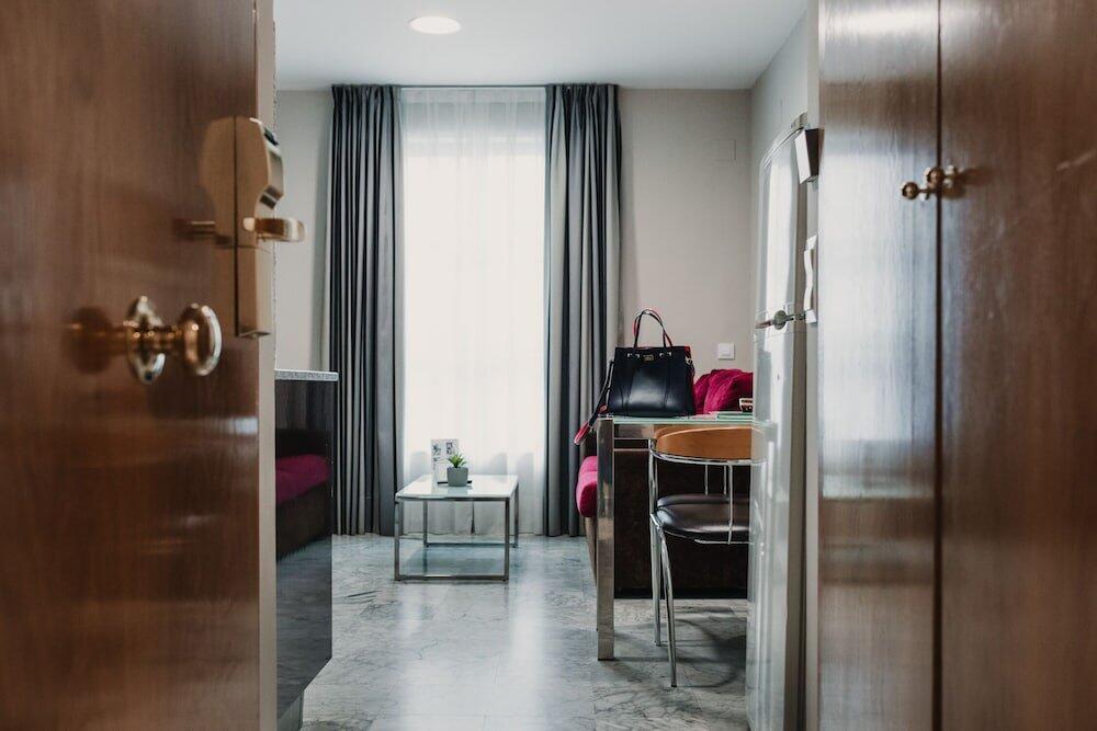 Foto de una habitación de Apartamentos Citizentral Gascons
