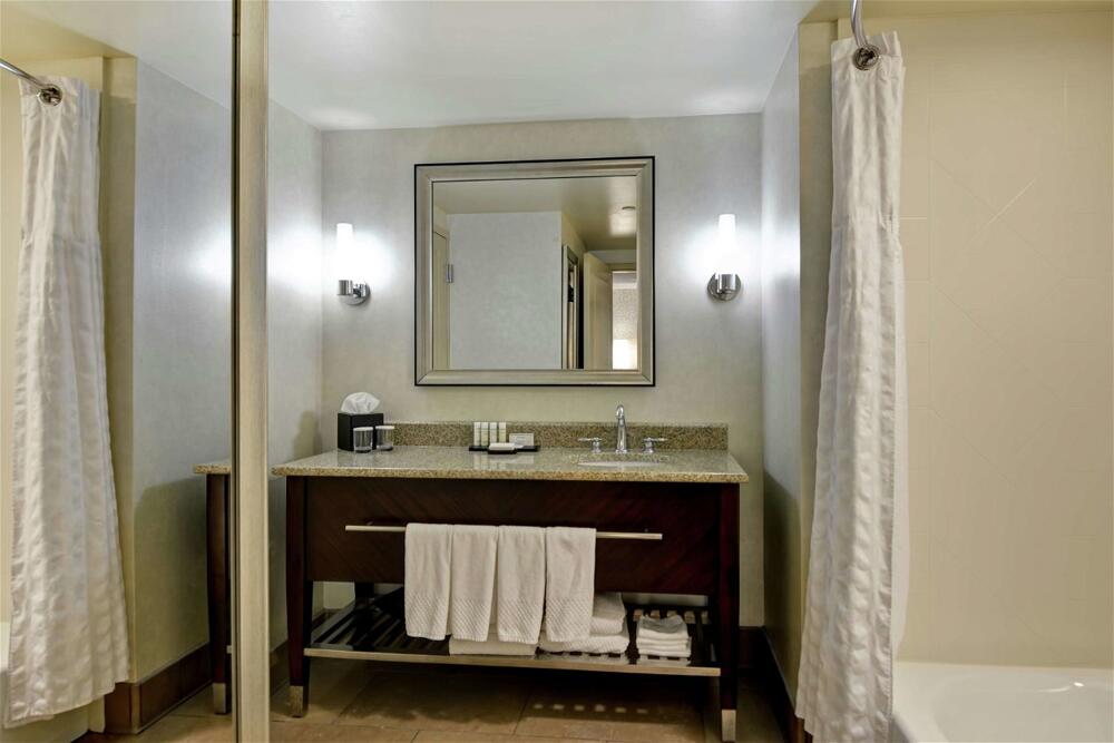 Foto de una habitación de Hotel Embassy Suites Savannah Airport